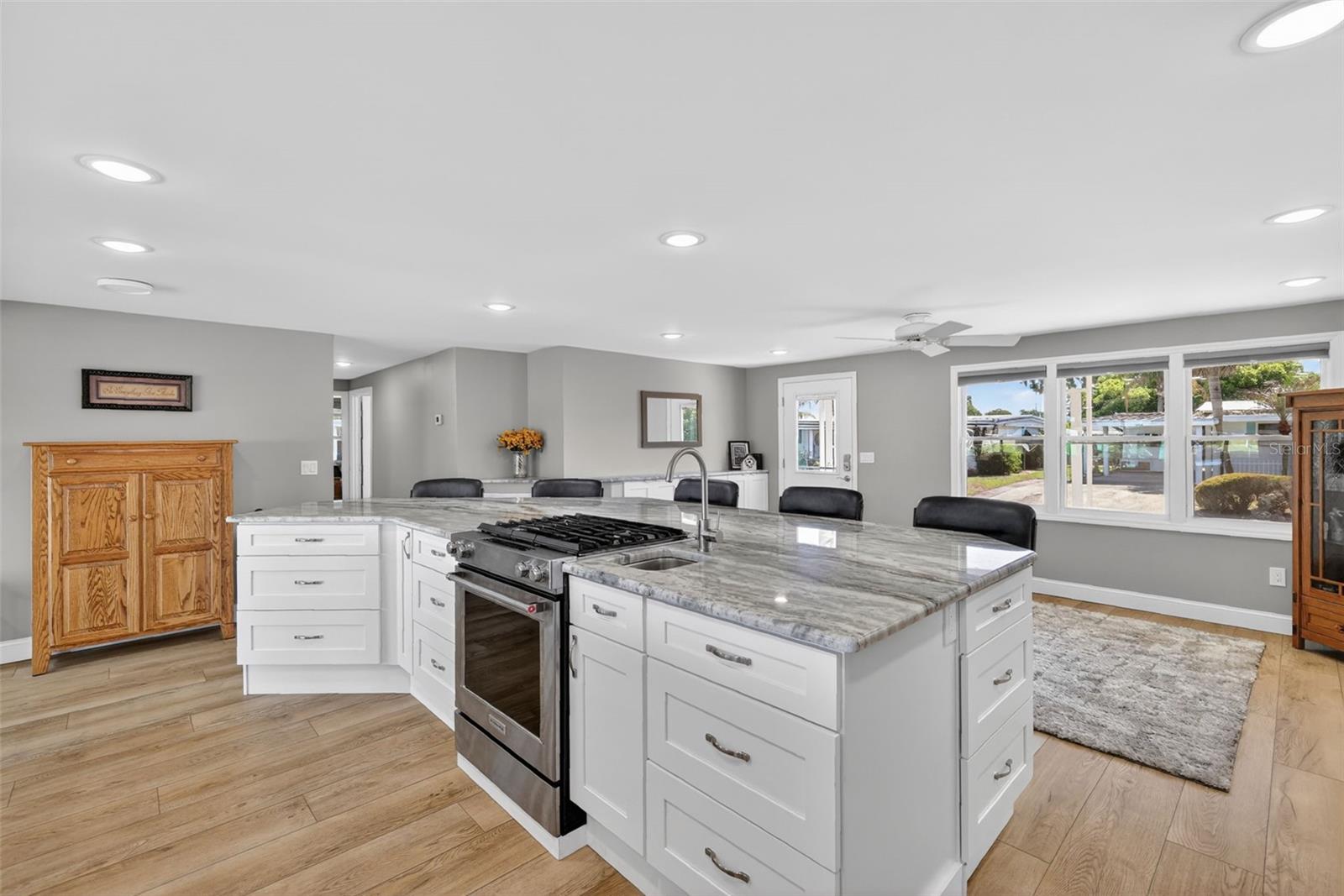 1015 SOUTHLAND DR, TAVARES, FL, 32778