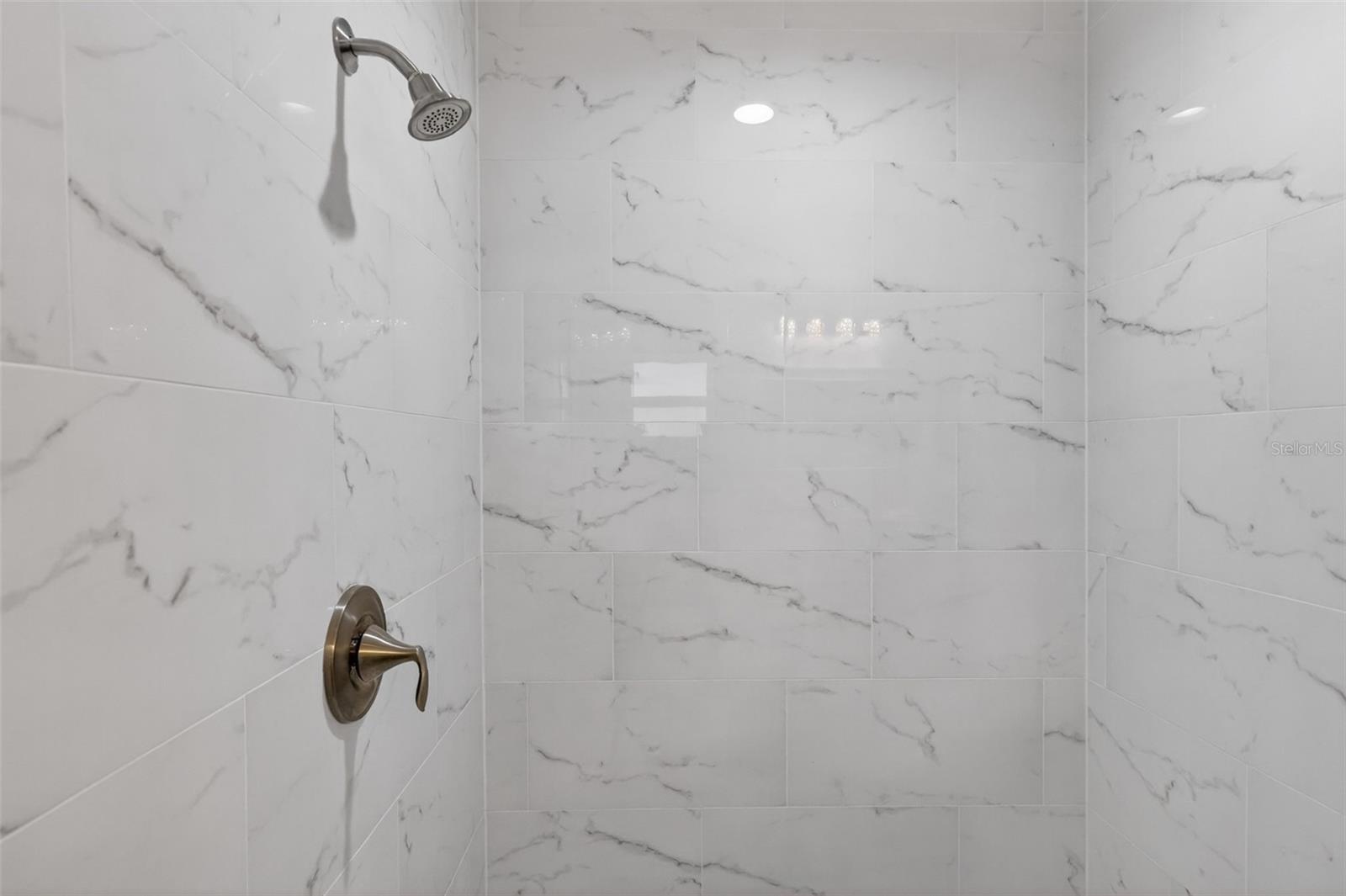 335 VINCENT DR, MOUNT DORA, FL, 32757