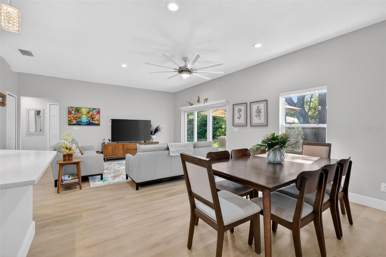 335 VINCENT DR, MOUNT DORA, FL, 32757