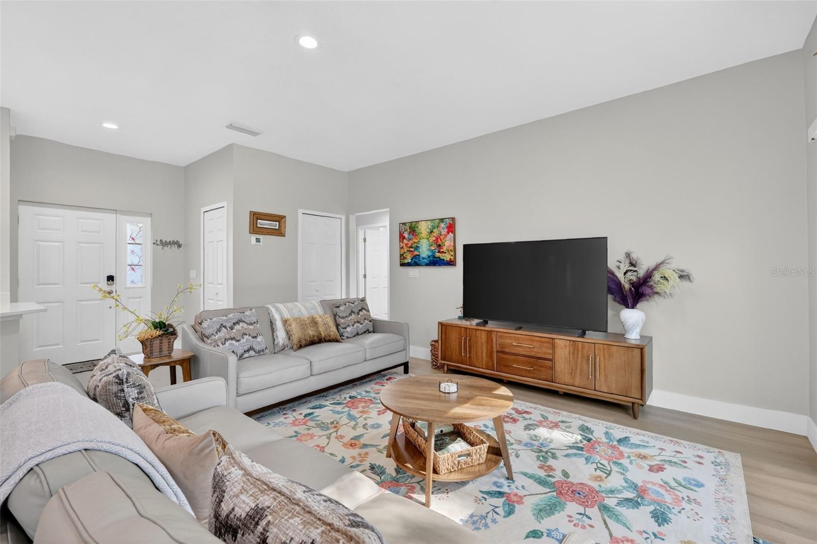 335 VINCENT DR, MOUNT DORA, FL, 32757