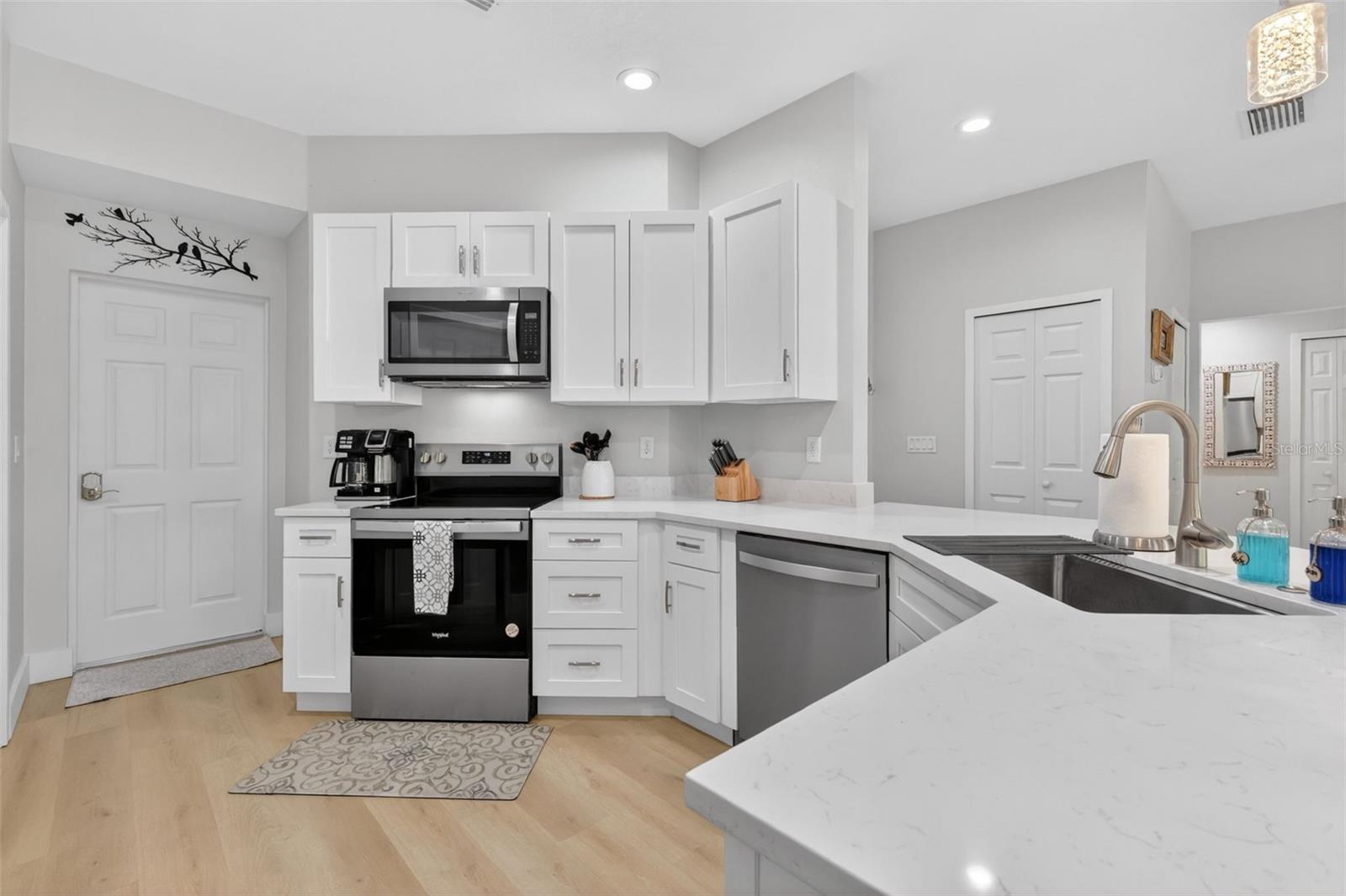 335 VINCENT DR, MOUNT DORA, FL, 32757