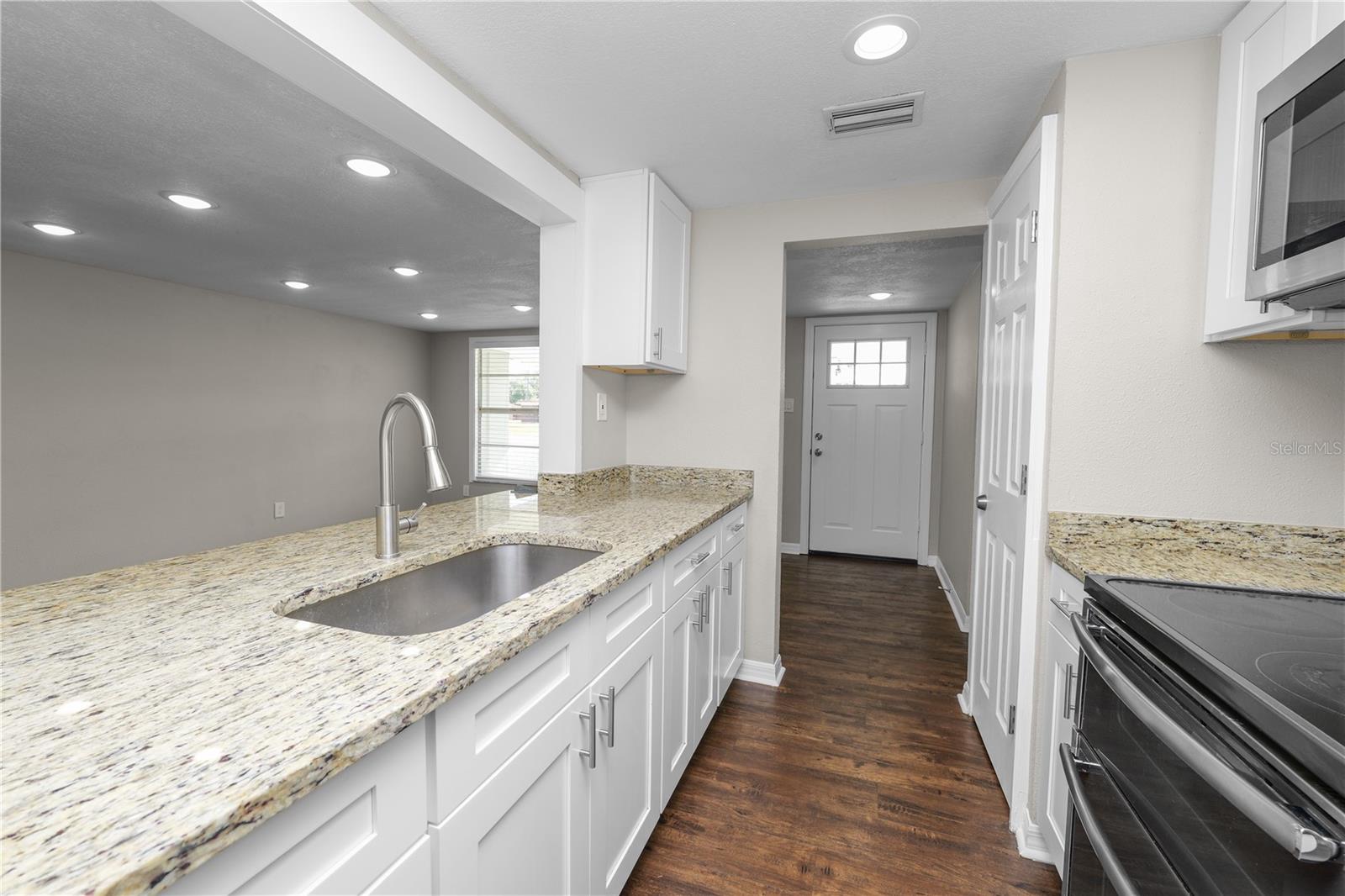 1101 S GIBBS ST, PLANT CITY, FL, 33563