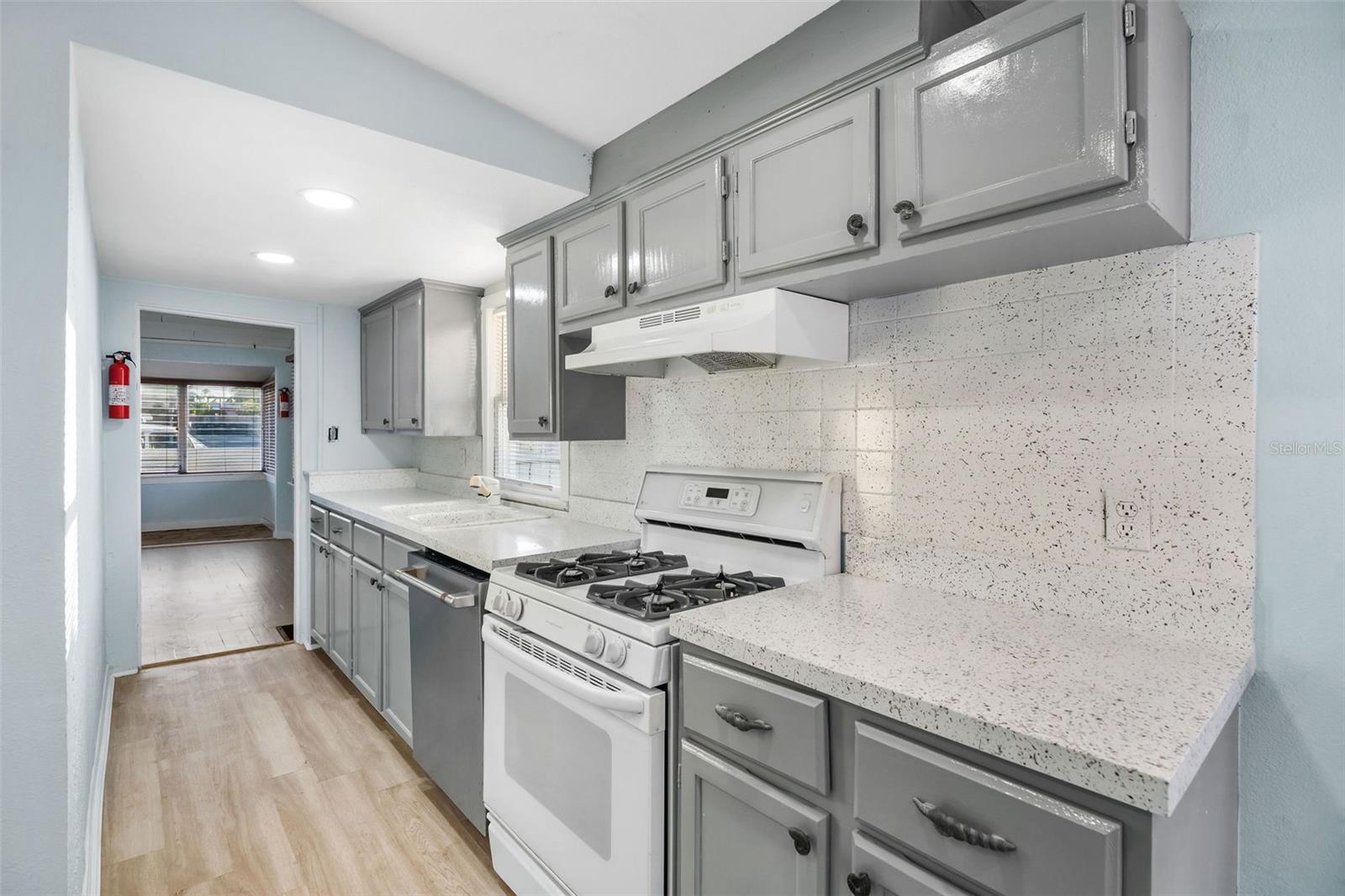 412 PLEASANT ST, CLEARWATER, FL, 33755