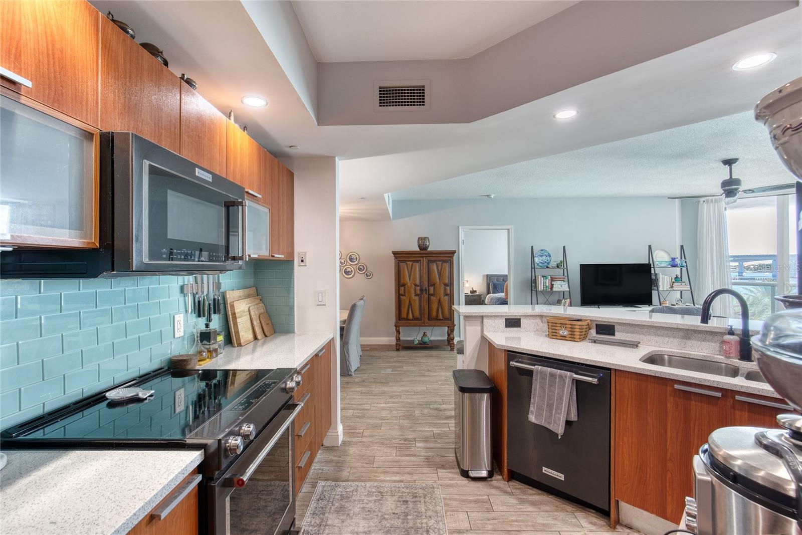 241 RIVERSIDE DR #405, HOLLY HILL, FL, 32117