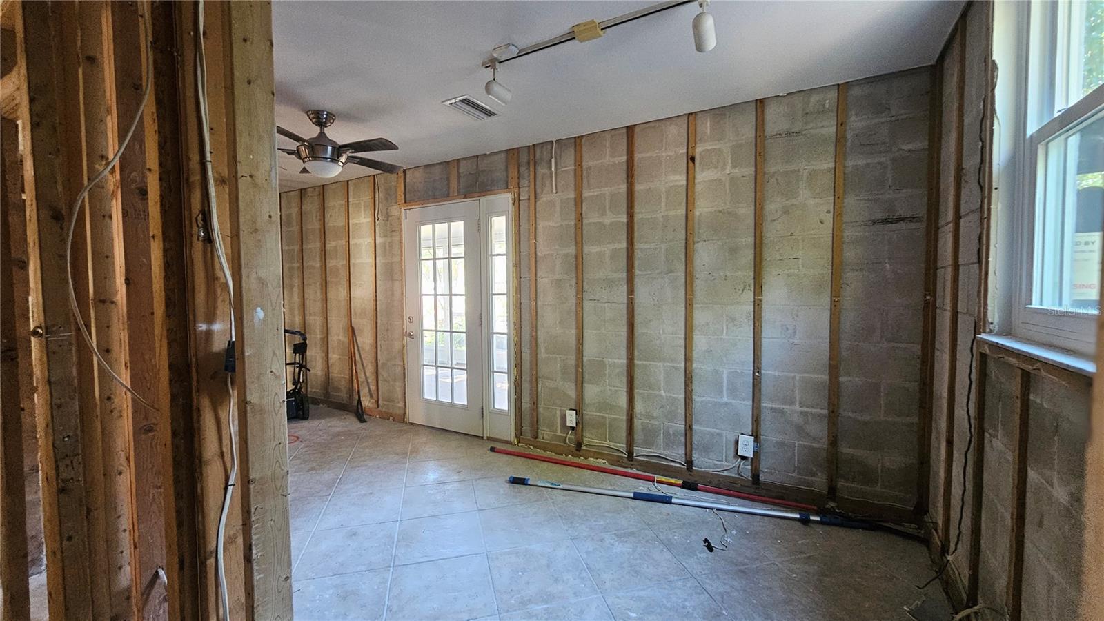 208 48TH AVE N, ST PETERSBURG, FL, 33703