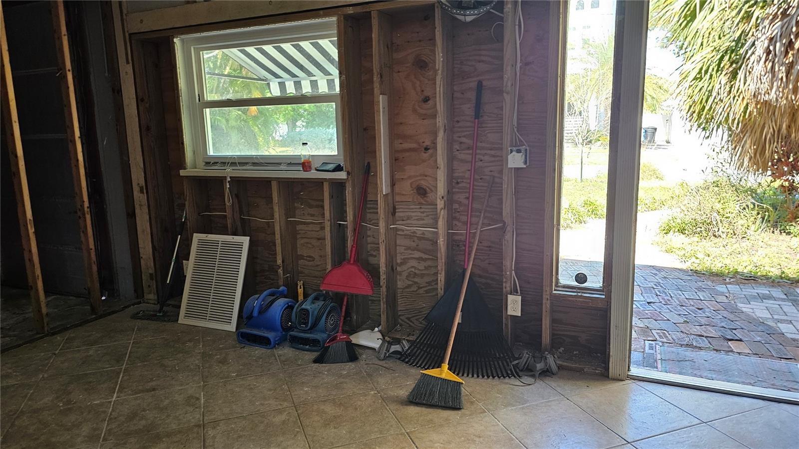 208 48TH AVE N, ST PETERSBURG, FL, 33703