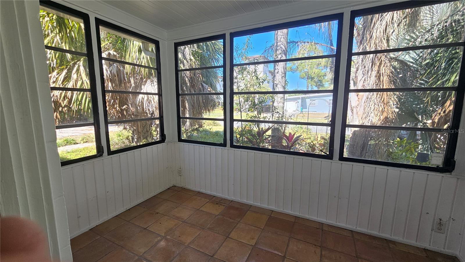 208 48TH AVE N, ST PETERSBURG, FL, 33703