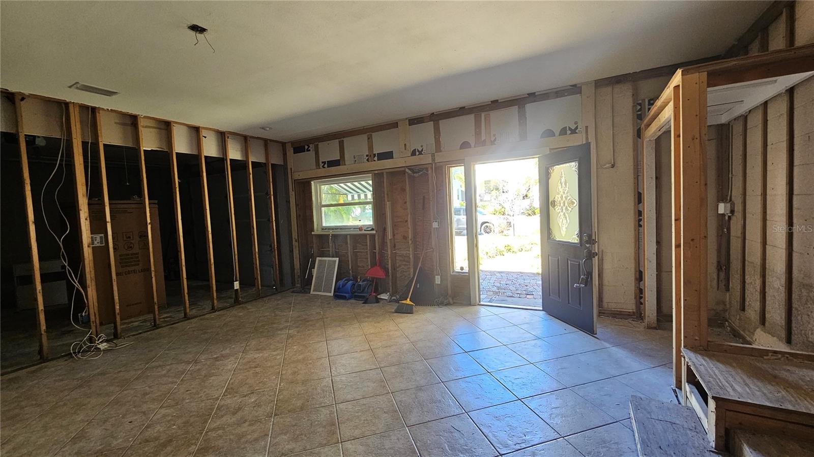 208 48TH AVE N, ST PETERSBURG, FL, 33703