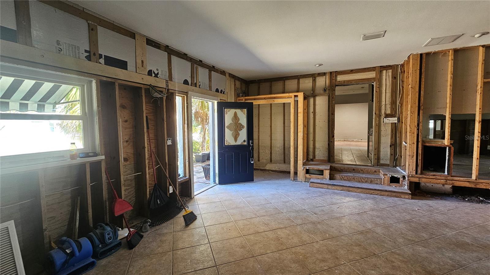 208 48TH AVE N, ST PETERSBURG, FL, 33703