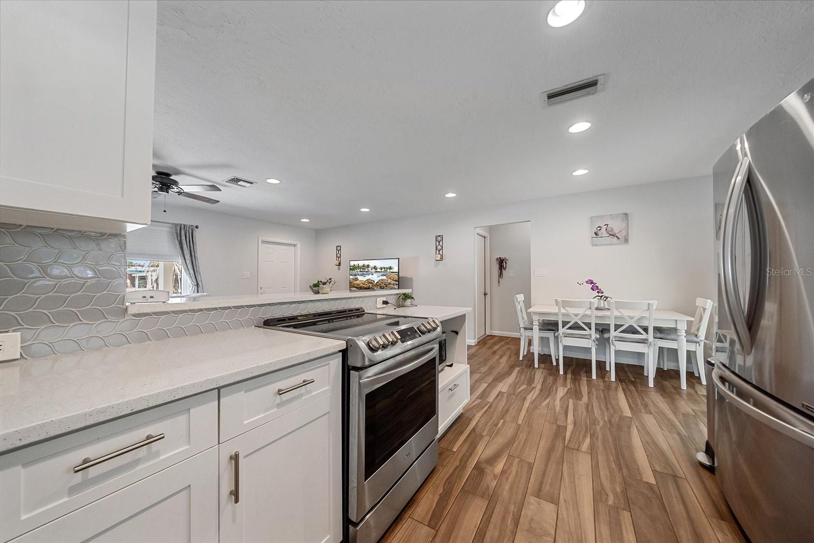 3247 WOODMONT DR, SARASOTA, FL, 34232