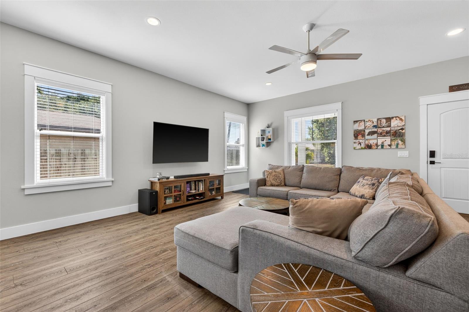 1137 55TH AVE N, ST PETERSBURG, FL, 33703