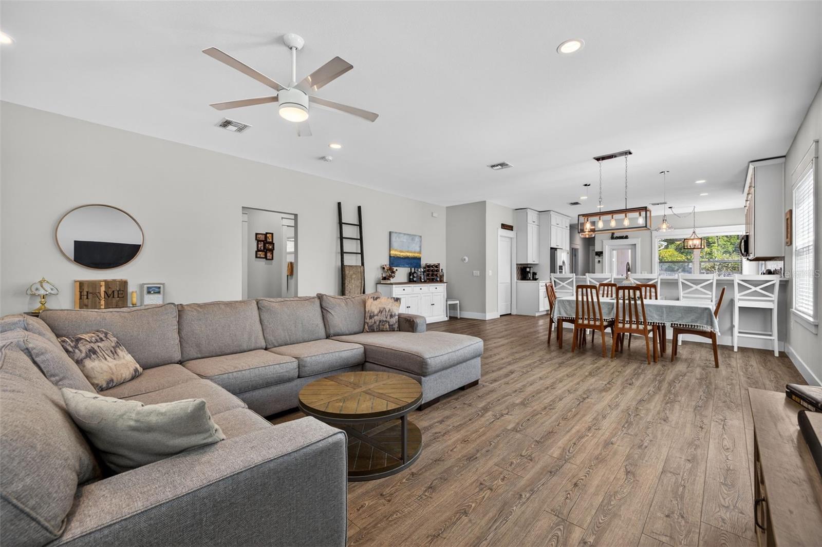 1137 55TH AVE N, ST PETERSBURG, FL, 33703