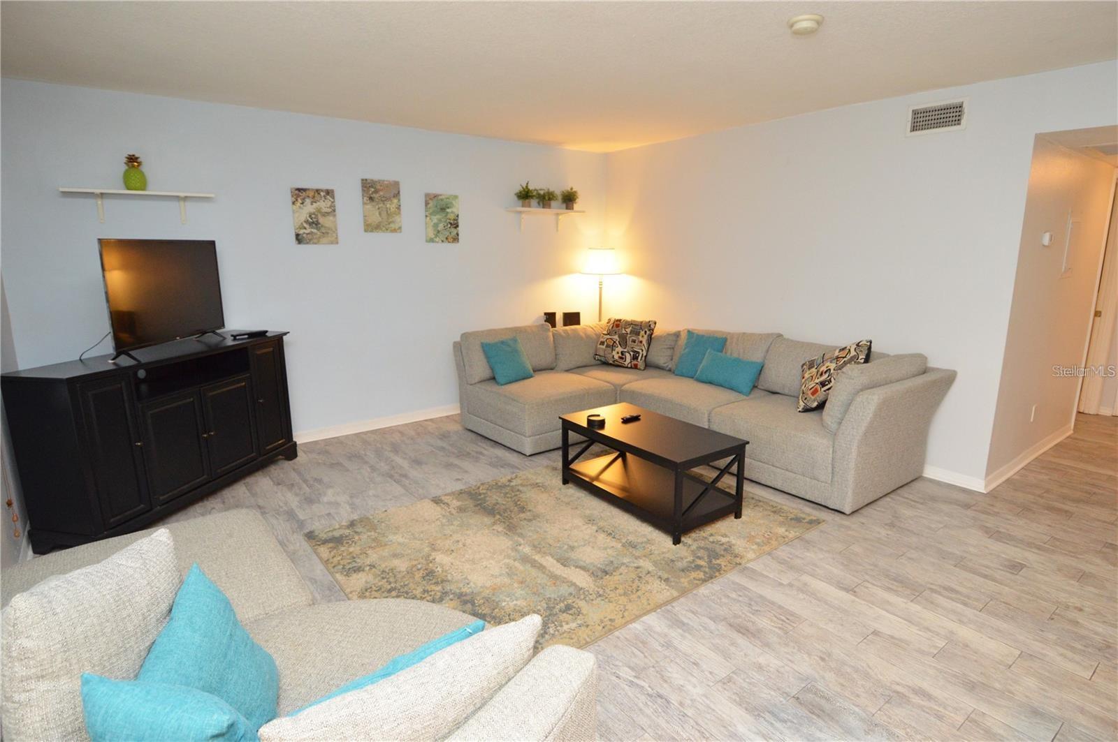 3873 POMPANO DR SE #B, ST PETERSBURG, FL, 33705