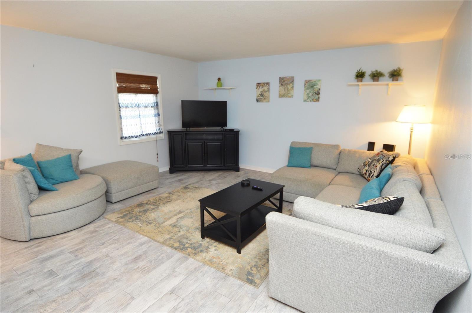 3873 POMPANO DR SE #B, ST PETERSBURG, FL, 33705