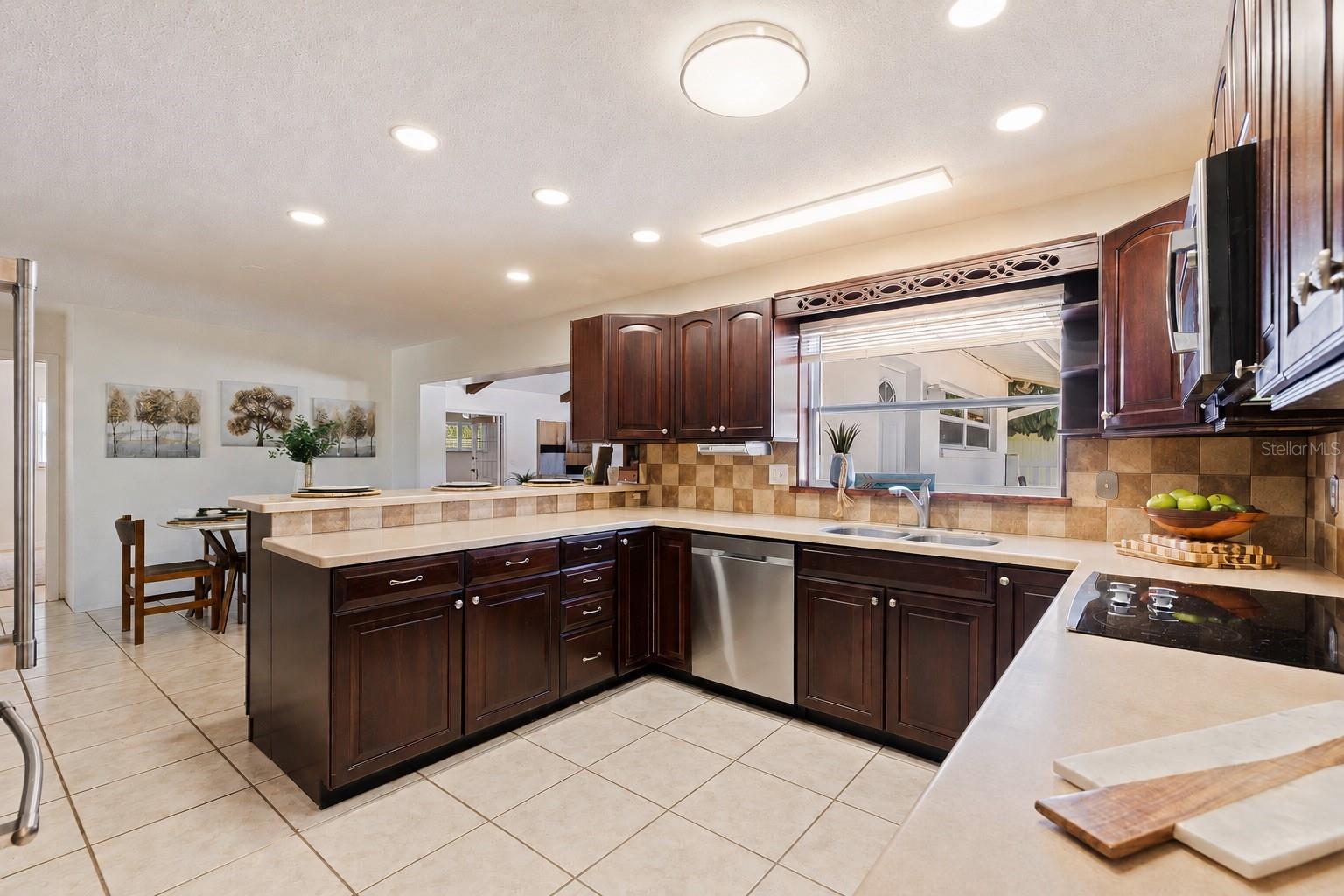 6477 33RD AVE N, ST PETERSBURG, FL, 33710