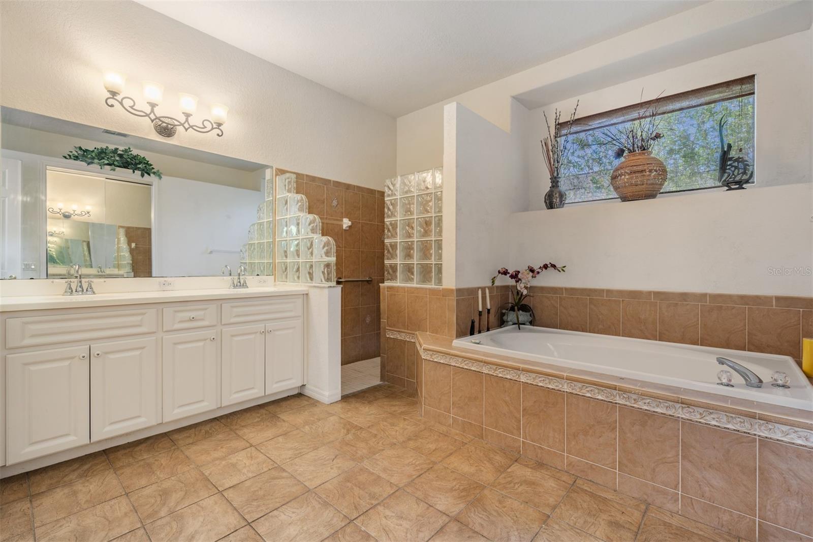 12220 WOODLANDS CIR, DADE CITY, FL, 33525