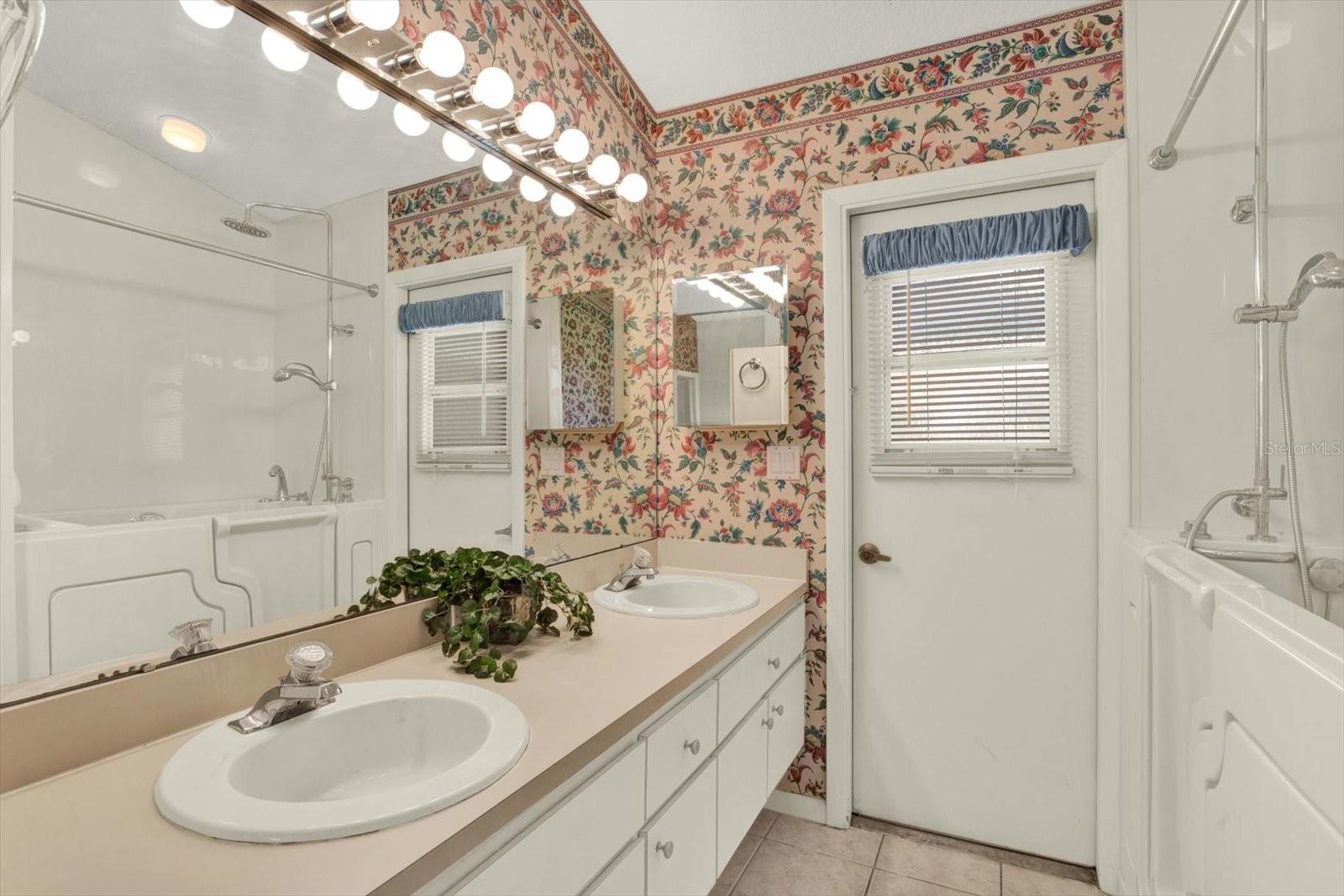 9131 RHETT LN, WEEKI WACHEE, FL, 34613