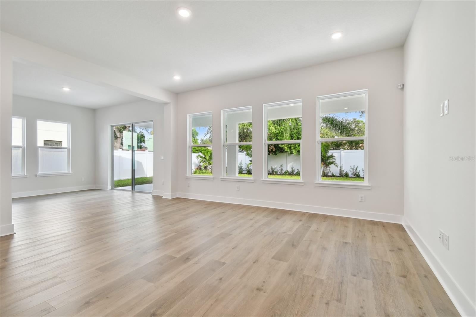 915 W VIRGINIA AVE, TAMPA, FL, 33603