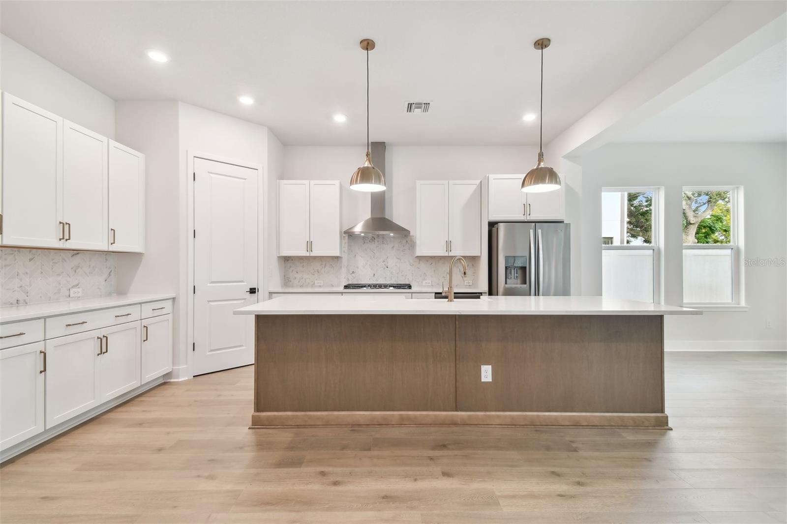 915 W VIRGINIA AVE, TAMPA, FL, 33603