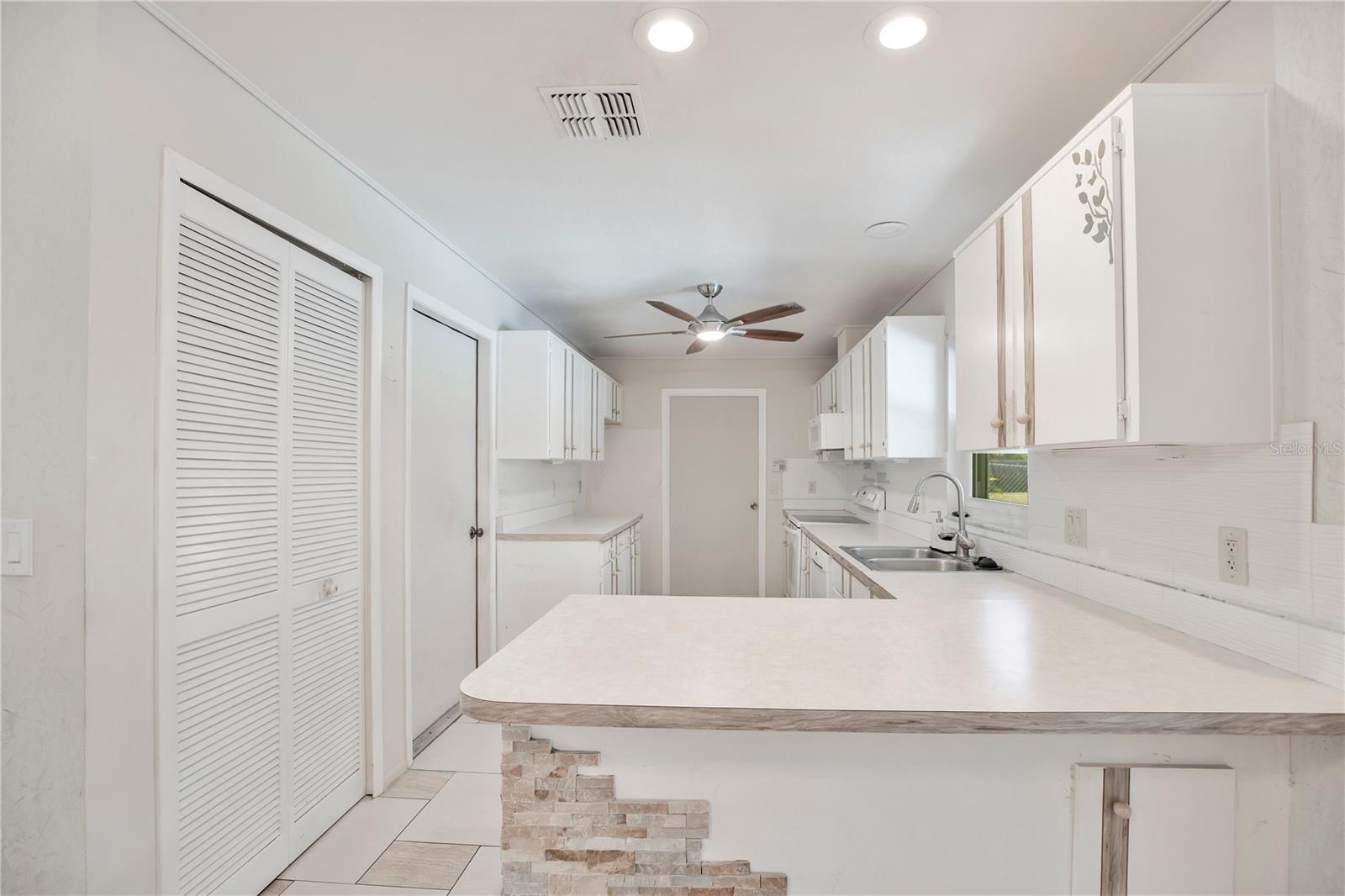 1672 BAVON DR, DELTONA, FL, 32725