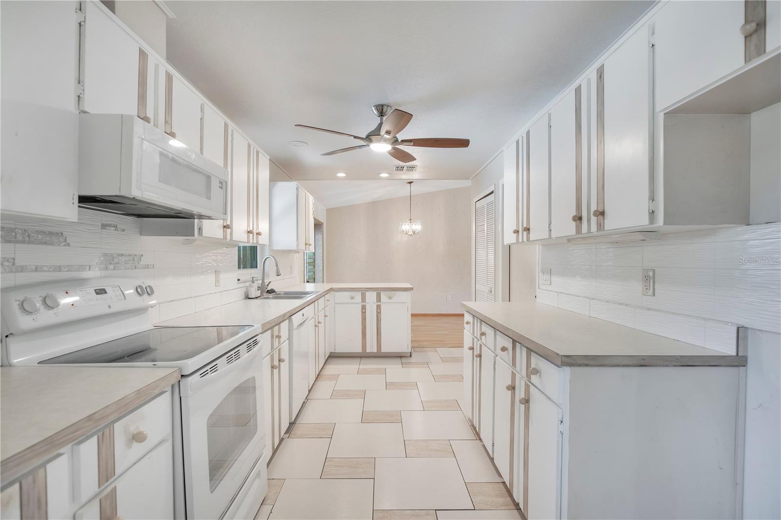 1672 BAVON DR, DELTONA, FL, 32725