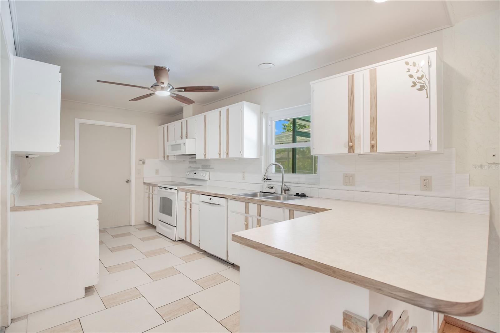 1672 BAVON DR, DELTONA, FL, 32725