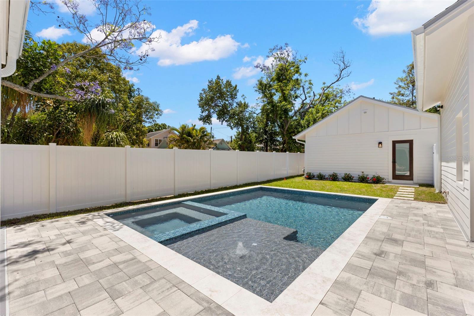 1100 8TH ST N, ST PETERSBURG, FL, 33701