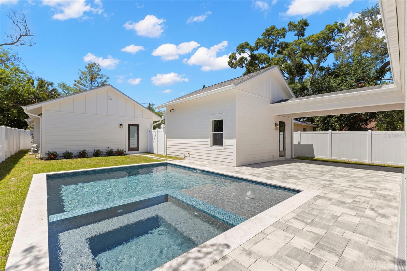 1100 8TH ST N, ST PETERSBURG, FL, 33701