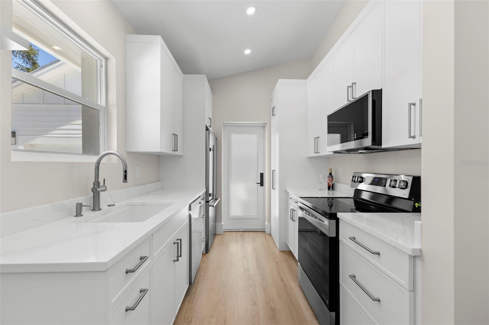 1100 8TH ST N, ST PETERSBURG, FL, 33701