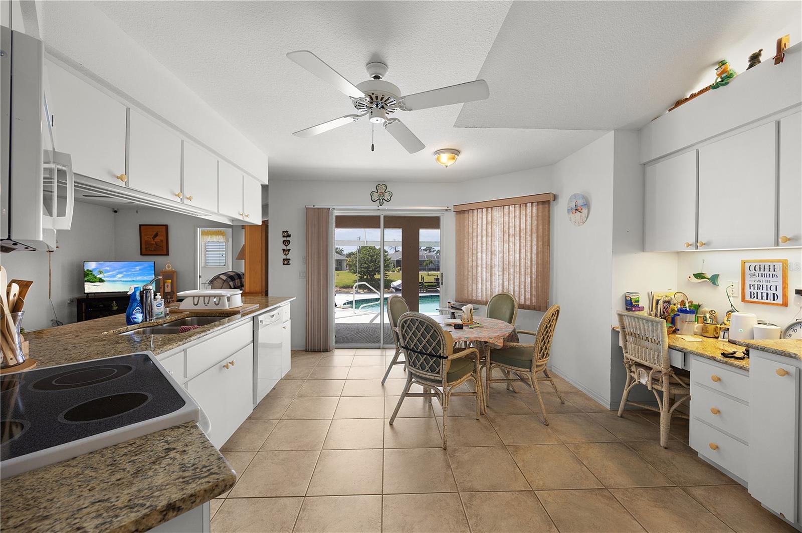 184 MARK TWAIN LN, ROTONDA WEST, FL, 33947