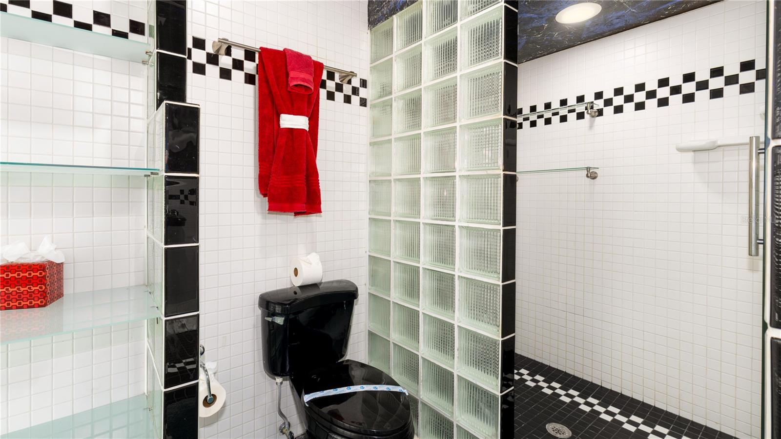 10438 SAINT TROPEZ PL, TAMPA, FL, 33615