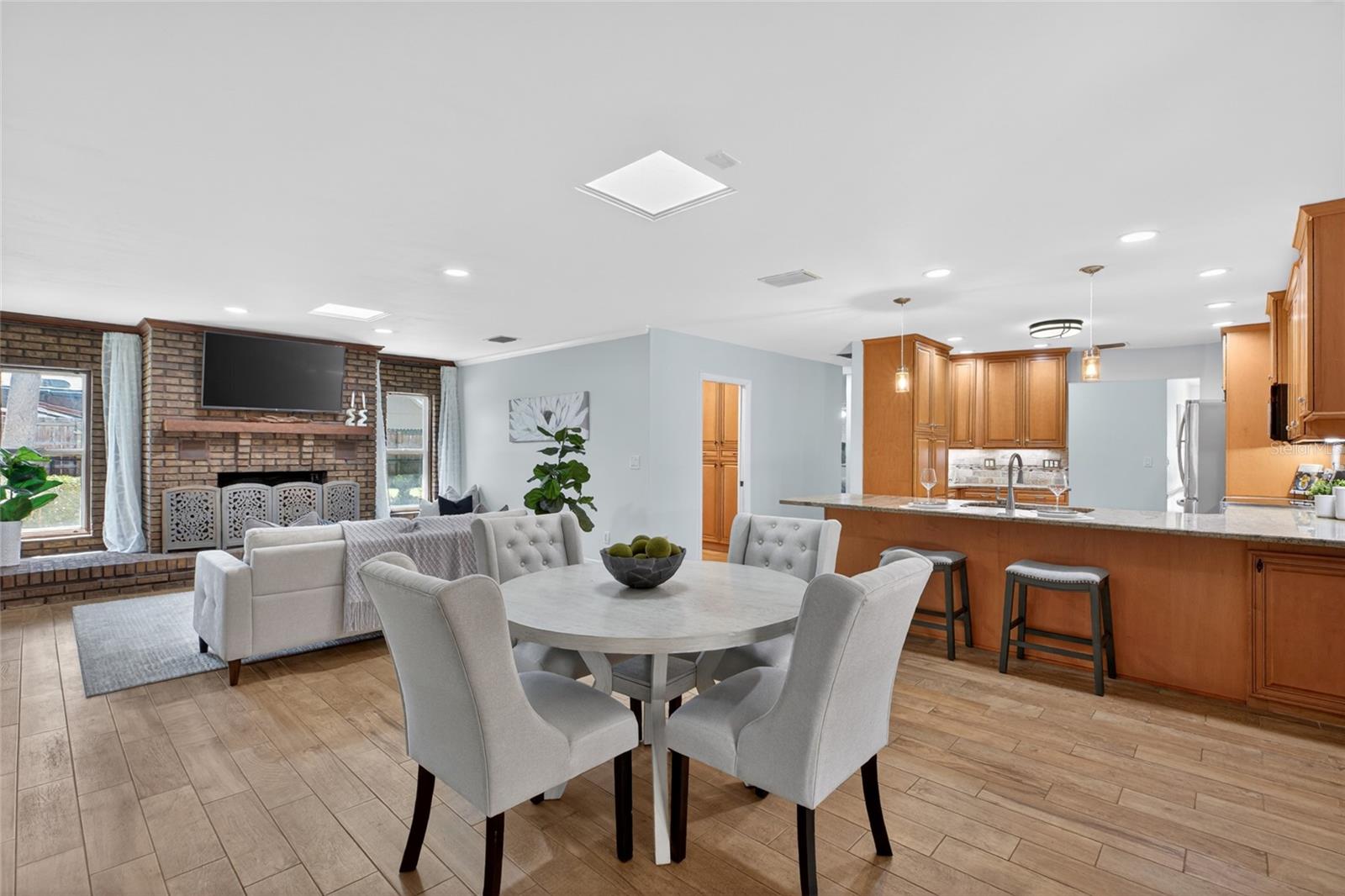 1026 CRYSTAL LAKE RD, LUTZ, FL, 33548