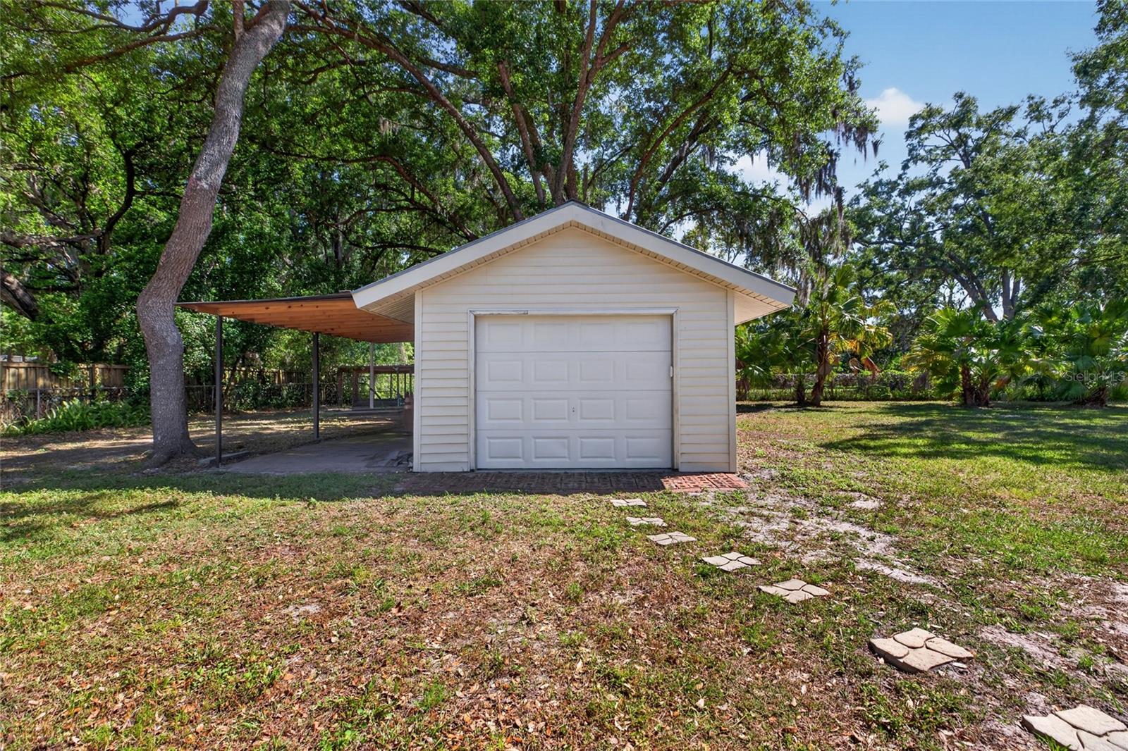 1026 CRYSTAL LAKE RD, LUTZ, FL, 33548
