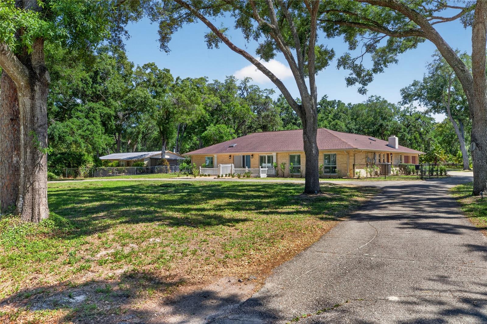 1026 CRYSTAL LAKE RD, LUTZ, FL, 33548