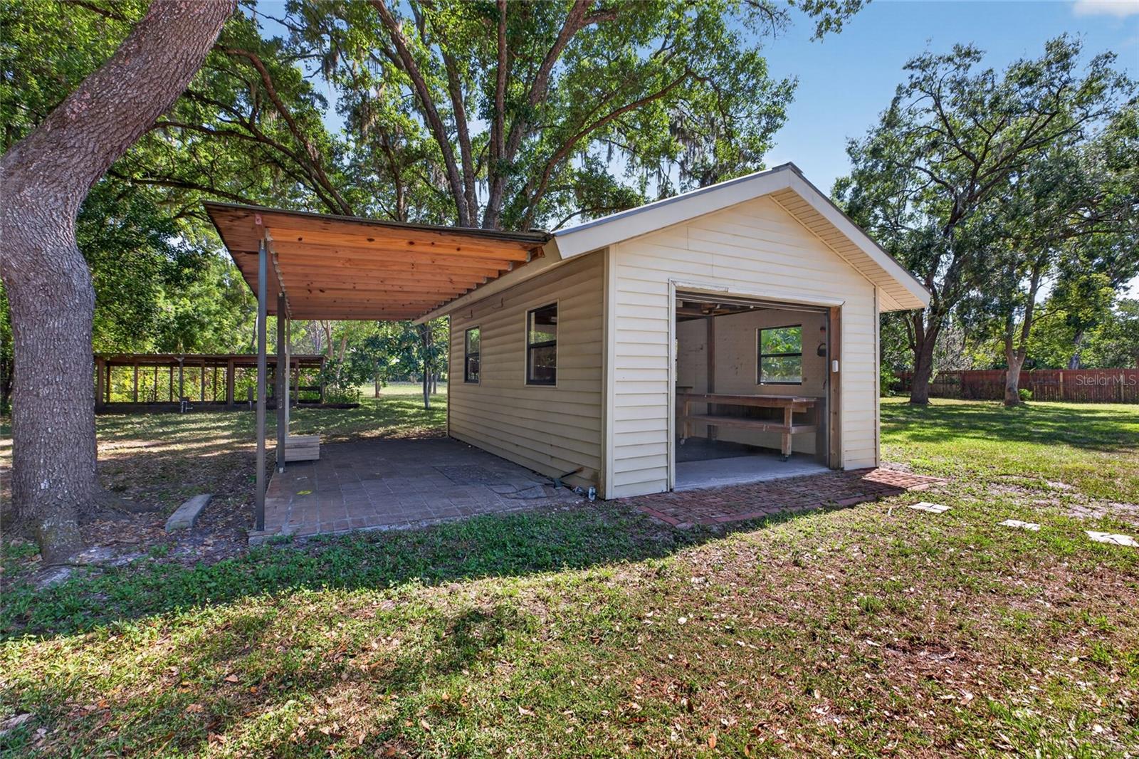 1026 CRYSTAL LAKE RD, LUTZ, FL, 33548