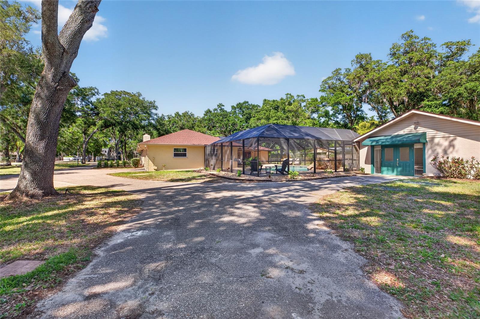 1026 CRYSTAL LAKE RD, LUTZ, FL, 33548
