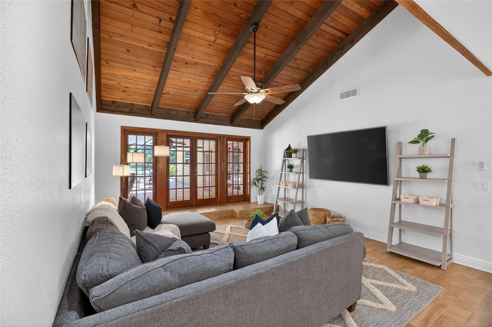 1026 CRYSTAL LAKE RD, LUTZ, FL, 33548