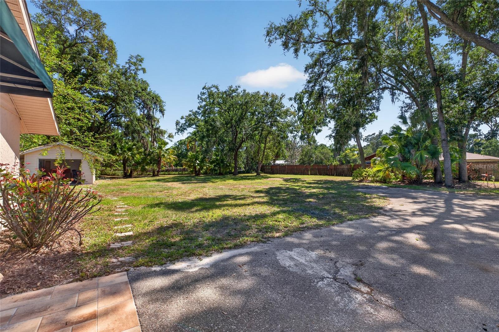 1026 CRYSTAL LAKE RD, LUTZ, FL, 33548