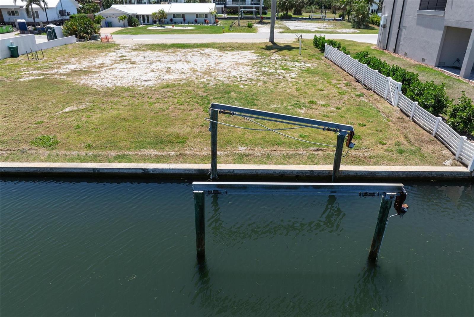 581 ROUNTREE DR, LONGBOAT KEY, FL, 34228