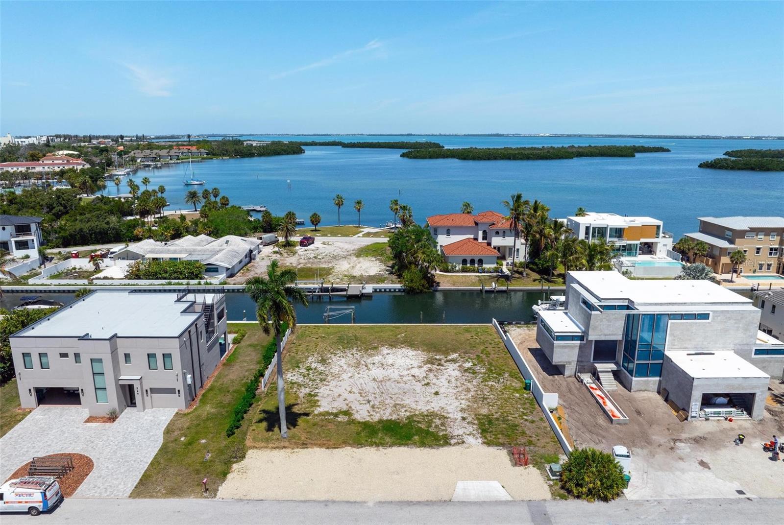 581 ROUNTREE DR, LONGBOAT KEY, FL, 34228
