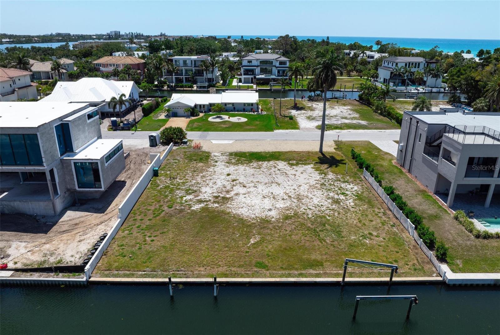 581 ROUNTREE DR, LONGBOAT KEY, FL, 34228