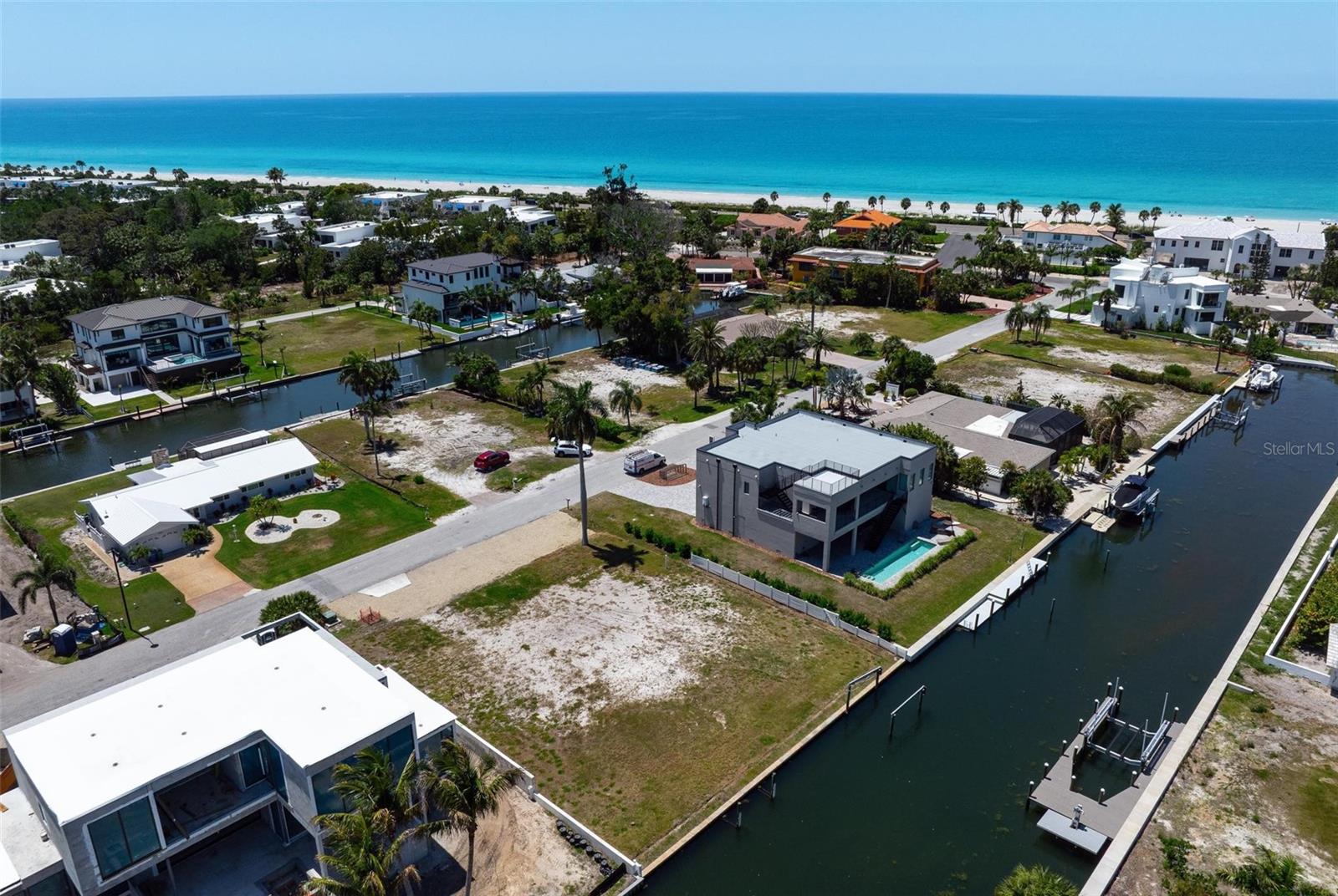 581 ROUNTREE DR, LONGBOAT KEY, FL, 34228