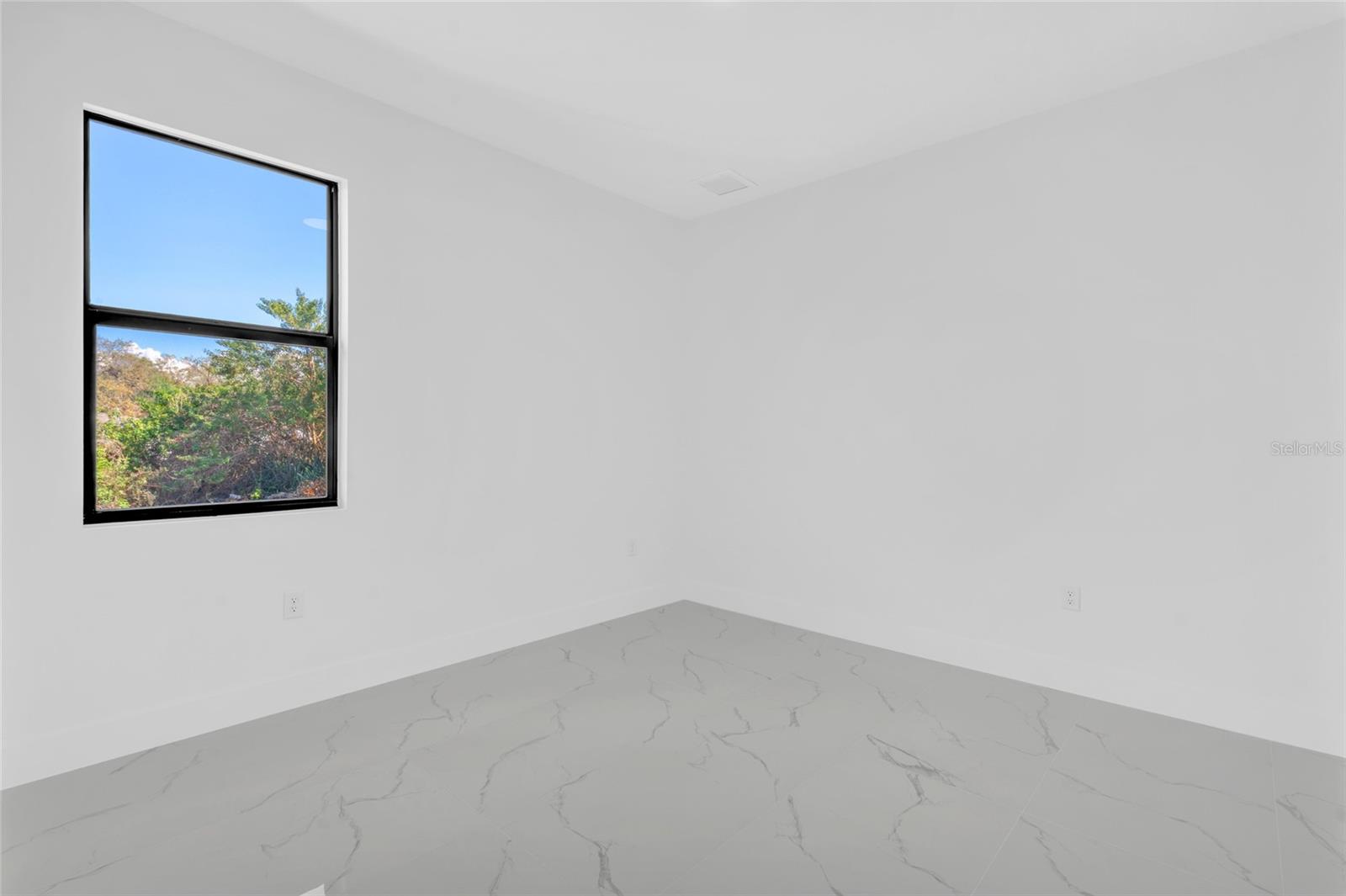 1180 VERNON AVE, PORT CHARLOTTE, FL, 33948