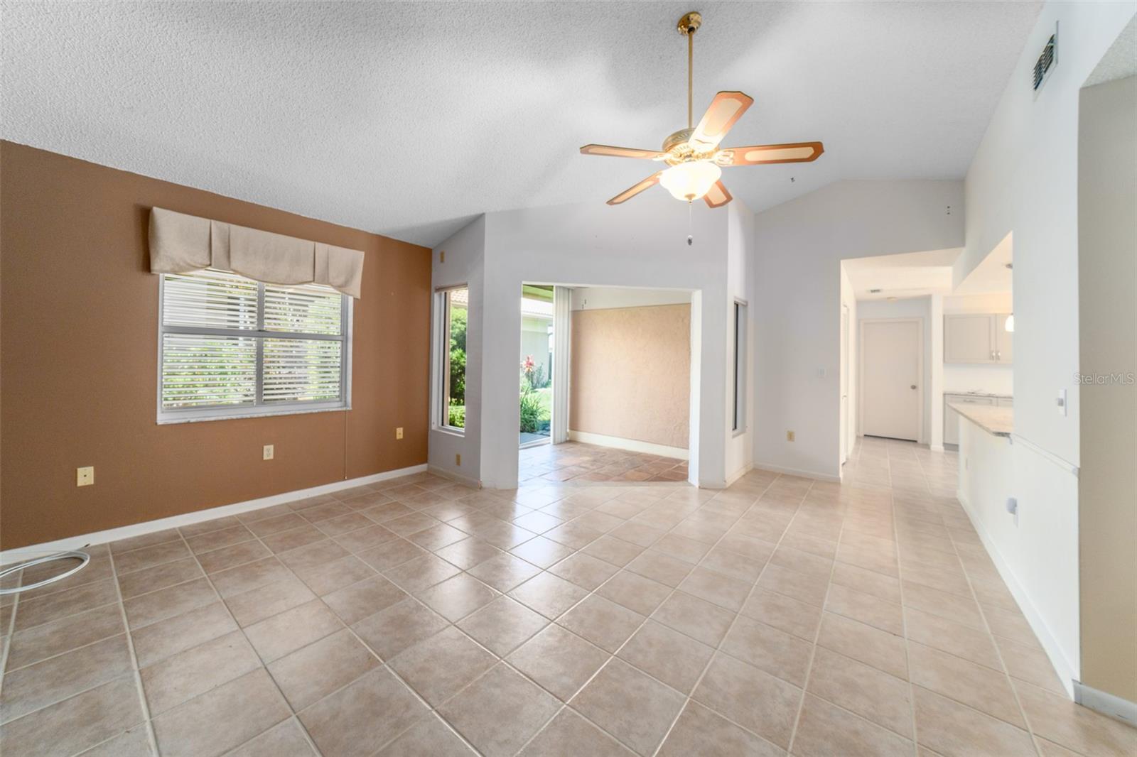 3162 E VILLAGE DR, VENICE, FL, 34293