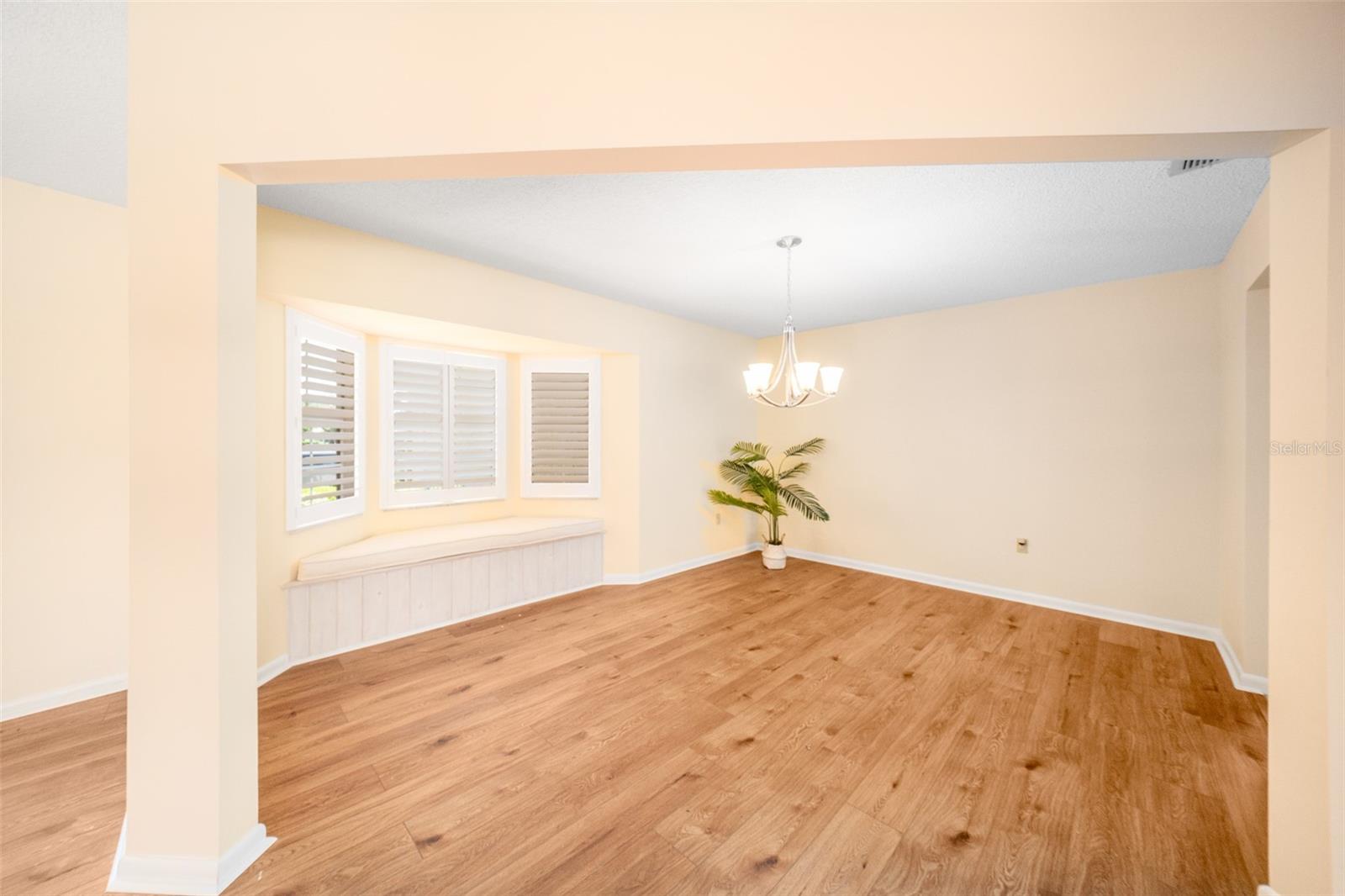 3162 E VILLAGE DR, VENICE, FL, 34293