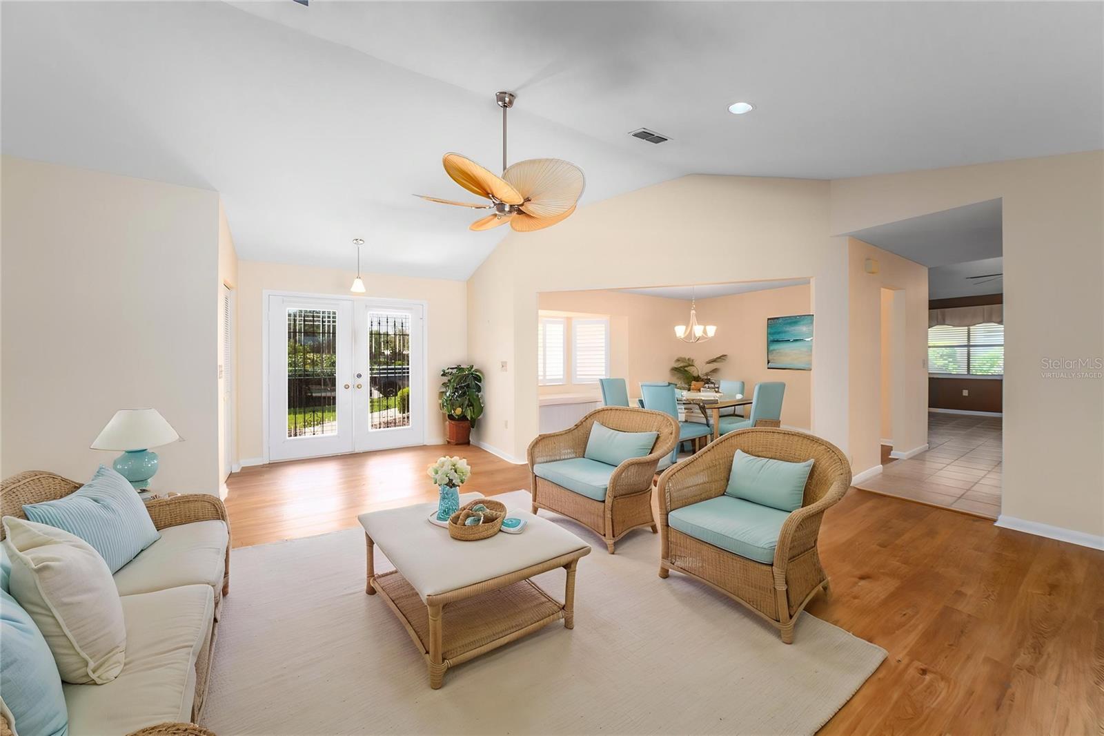 3162 E VILLAGE DR, VENICE, FL, 34293