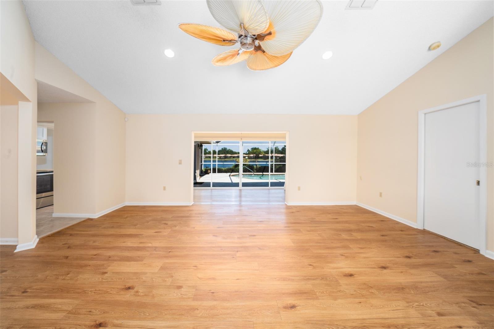 3162 E VILLAGE DR, VENICE, FL, 34293