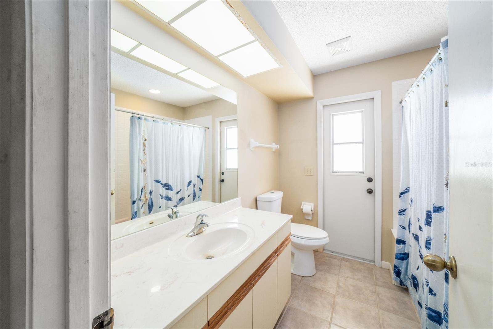 3162 E VILLAGE DR, VENICE, FL, 34293