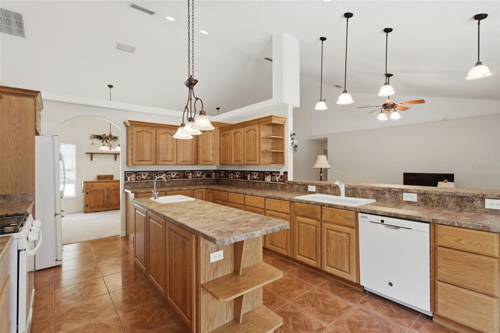 1640 RED DOG RD, DE LEON SPRINGS, FL, 32130