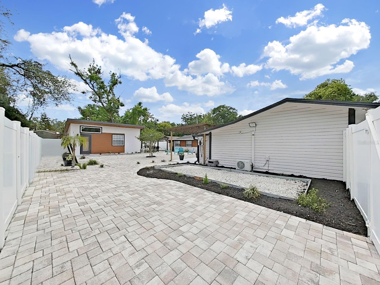 1215 E CURTIS ST, TAMPA, FL, 33603